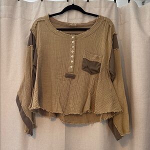 Lizard Thicket Olive Green Button-Up Top Size S Like New